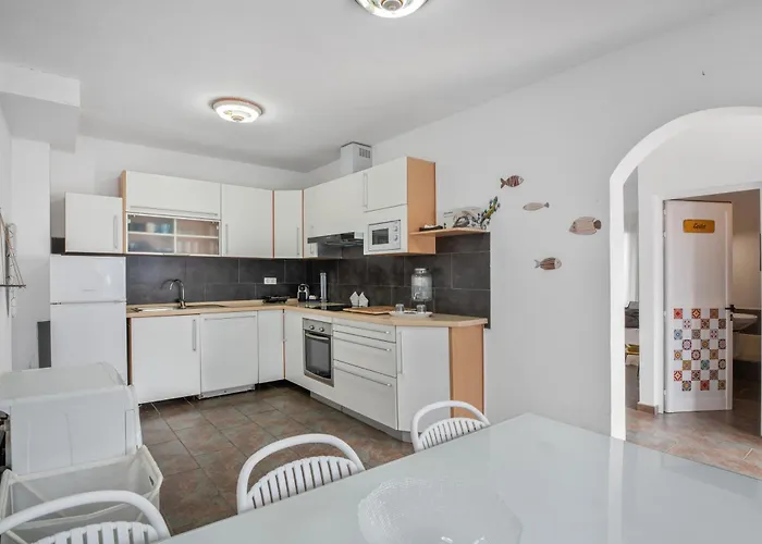 Surf House בית נופש *