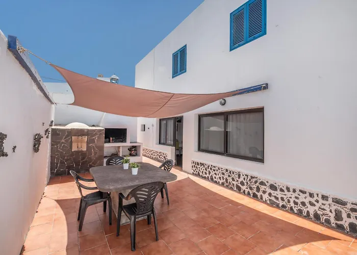 Surf House בית נופש *