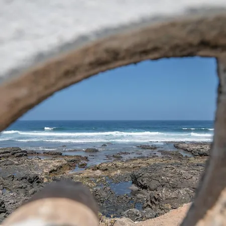 Surf House * La Santa